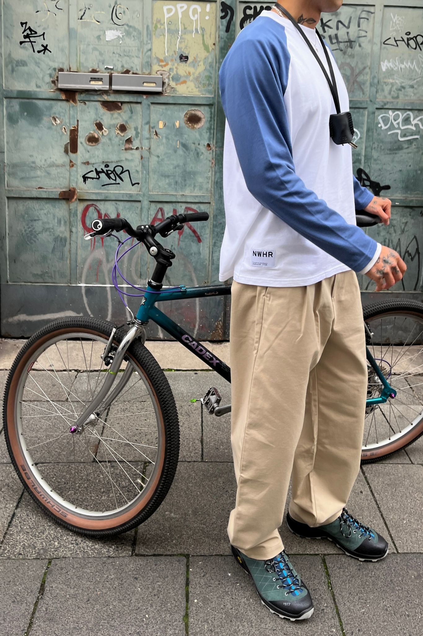 Pantalón chino beige