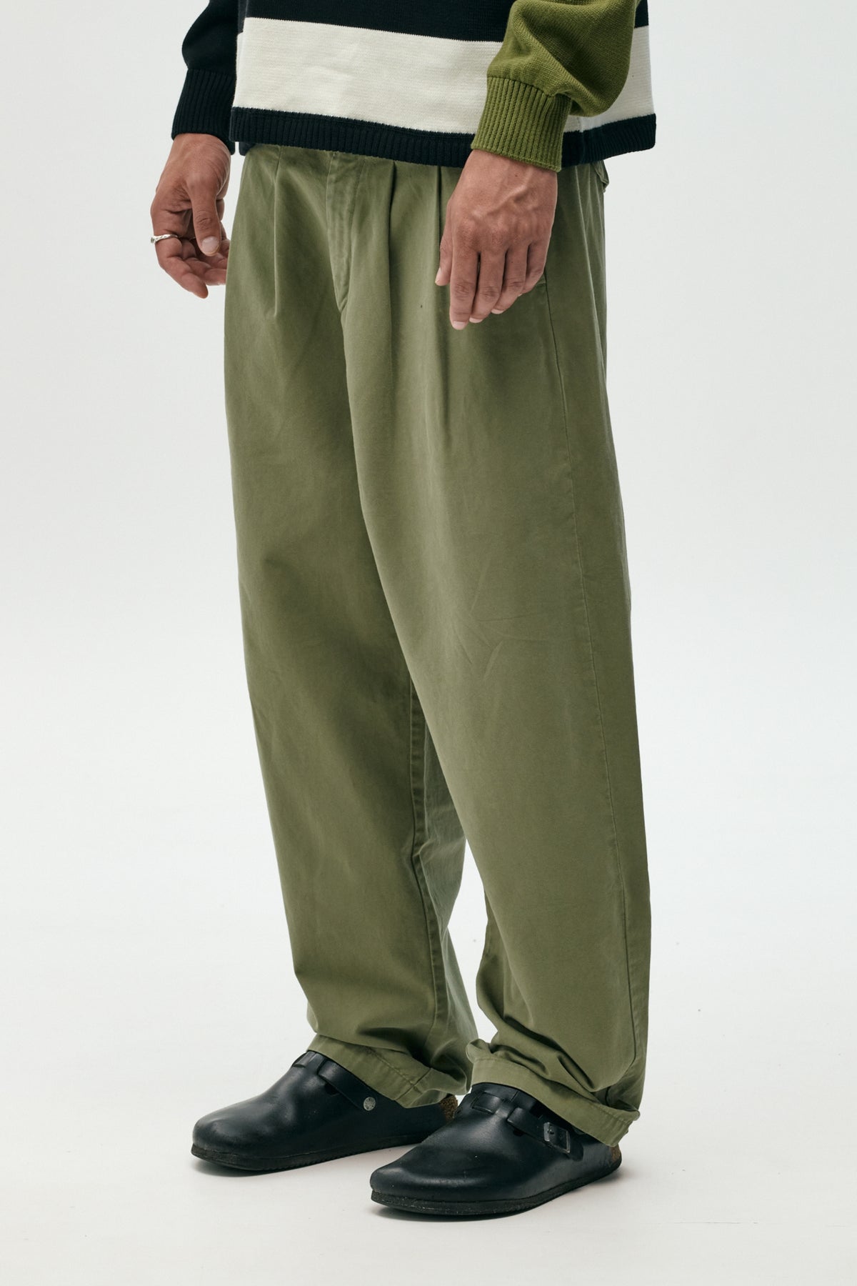 Pantalón chino verde lavado