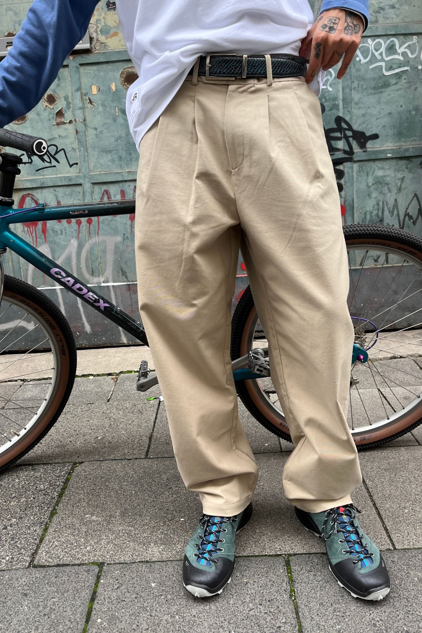 Pantalón chino beige