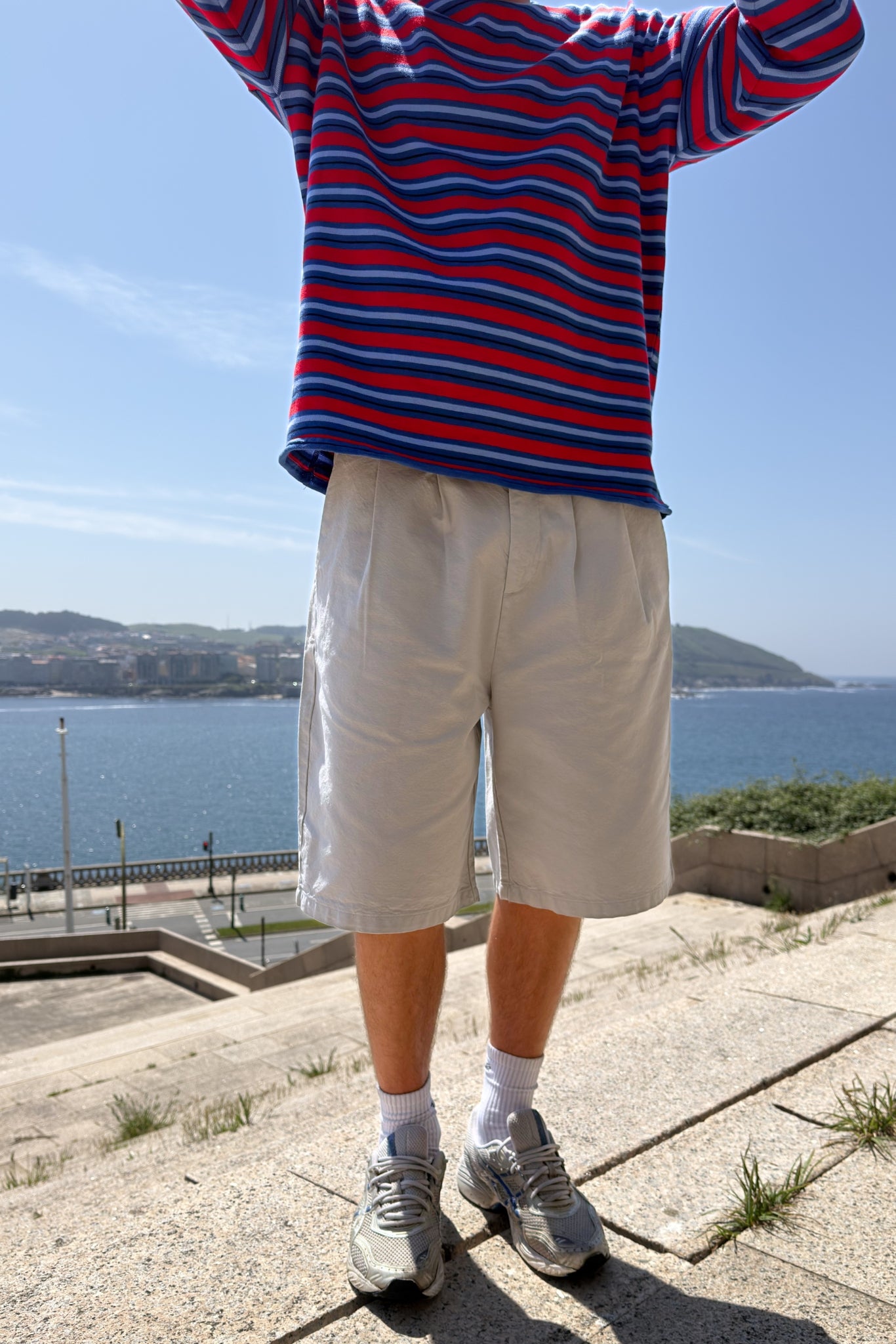 Pantalón corto chino gris