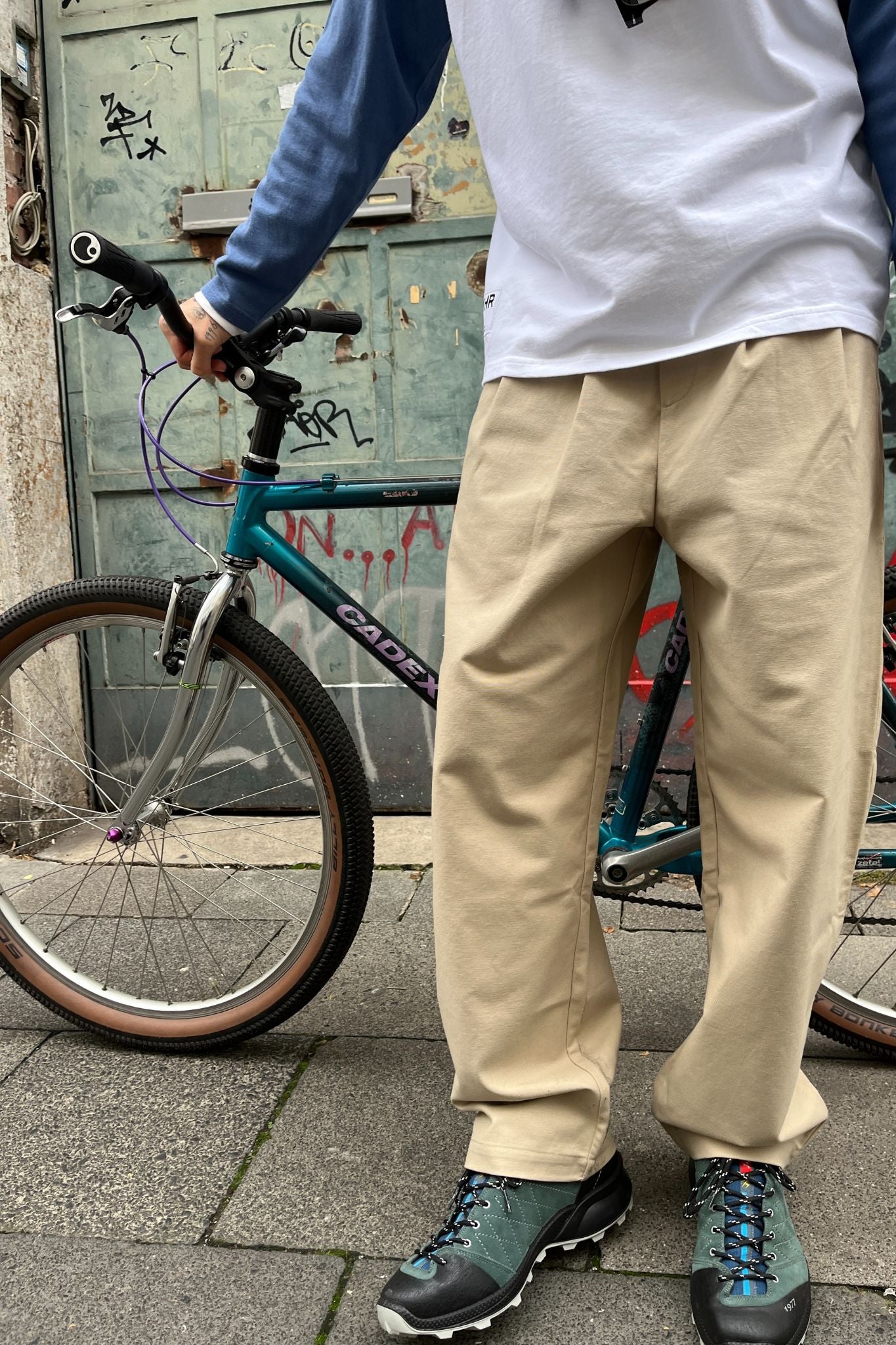 Pantalón chino beige