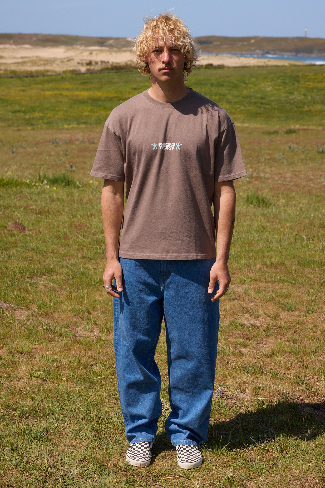 Camiseta entre as pedras brown