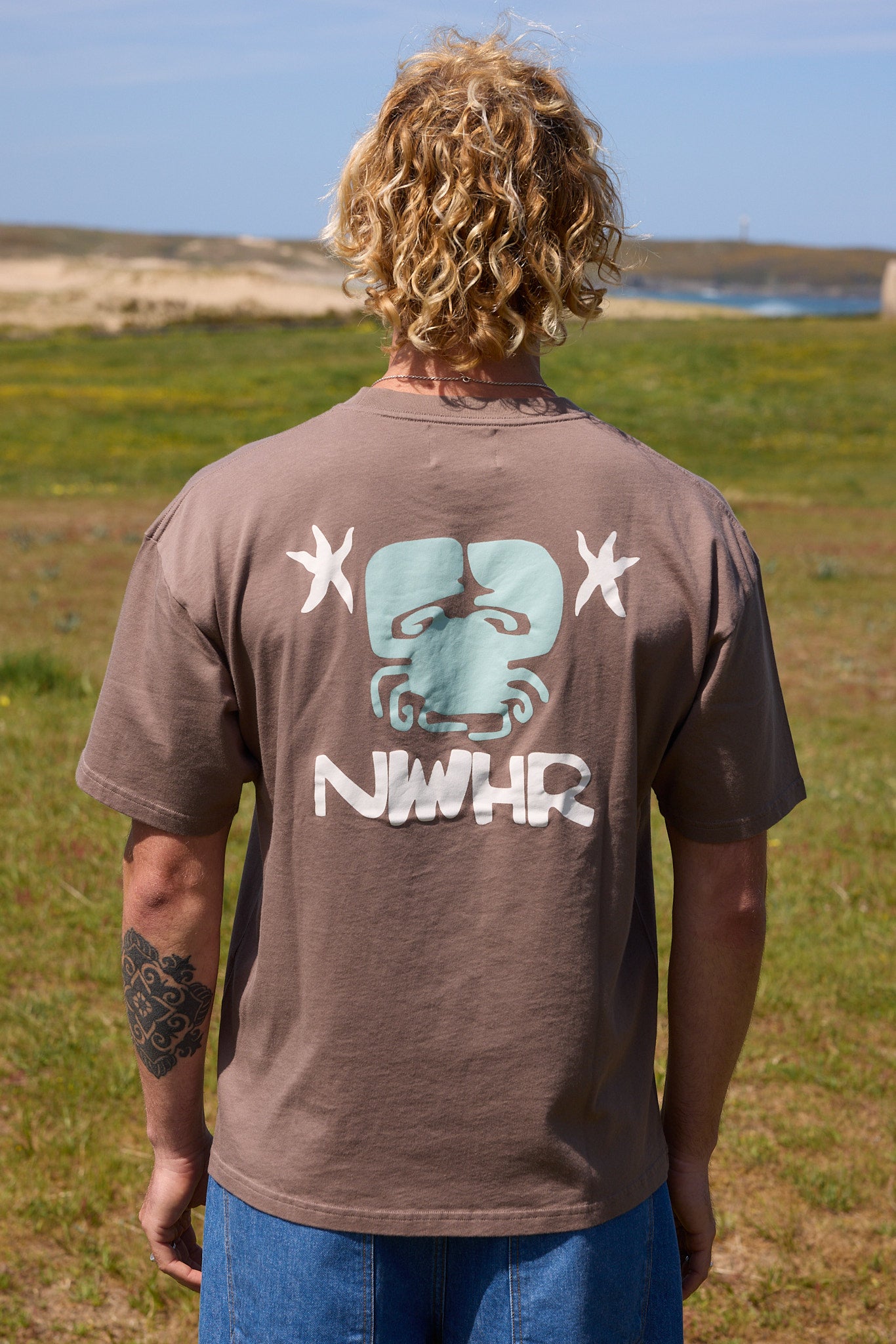 Camiseta entre as pedras brown