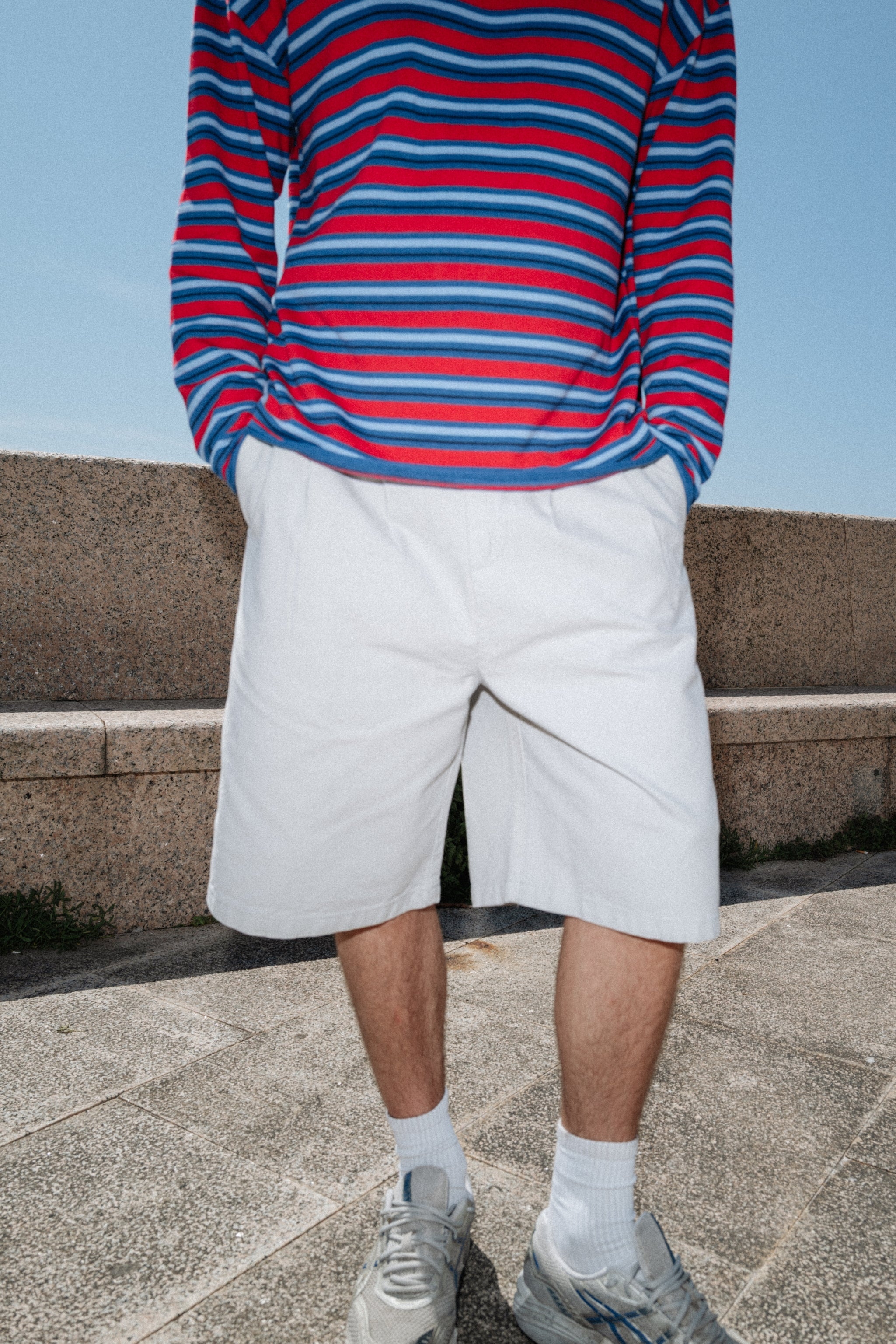 Pantalón corto chino gris