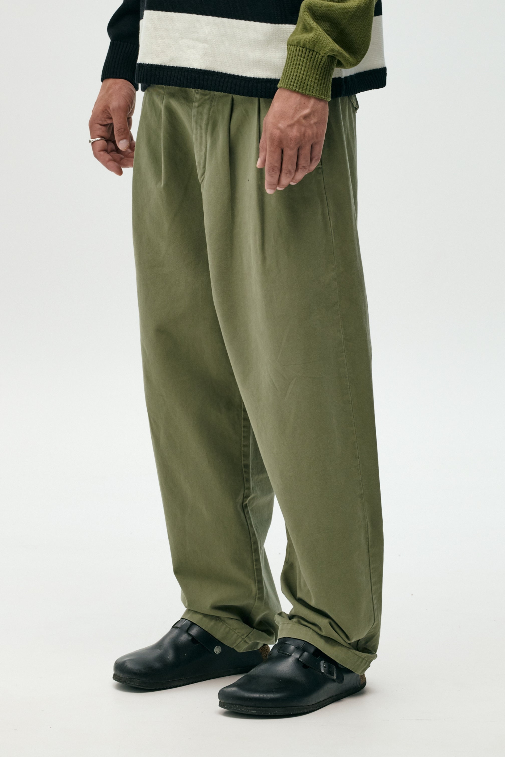 Pantalón chino verde lavado
