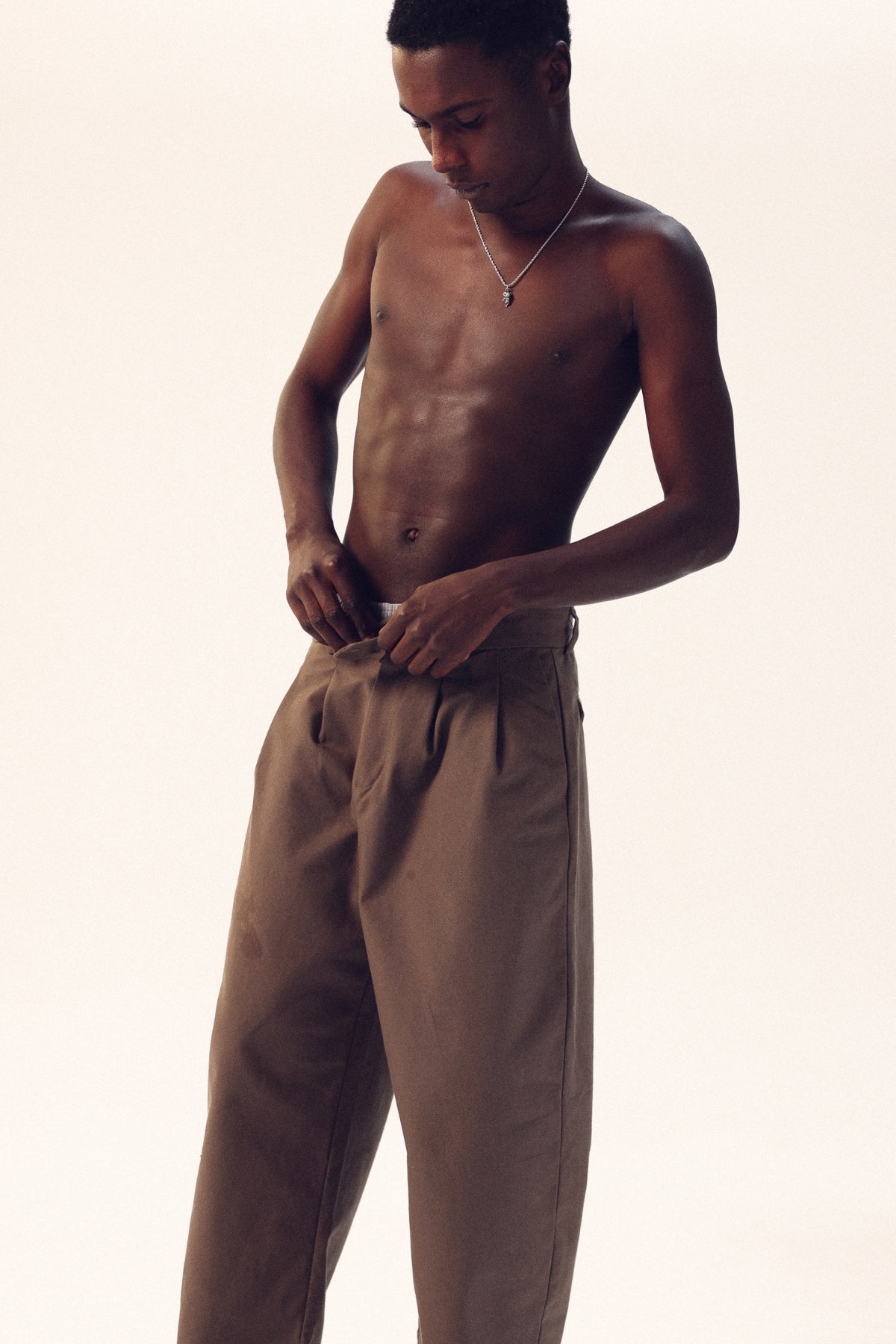 Pantalón chino brown