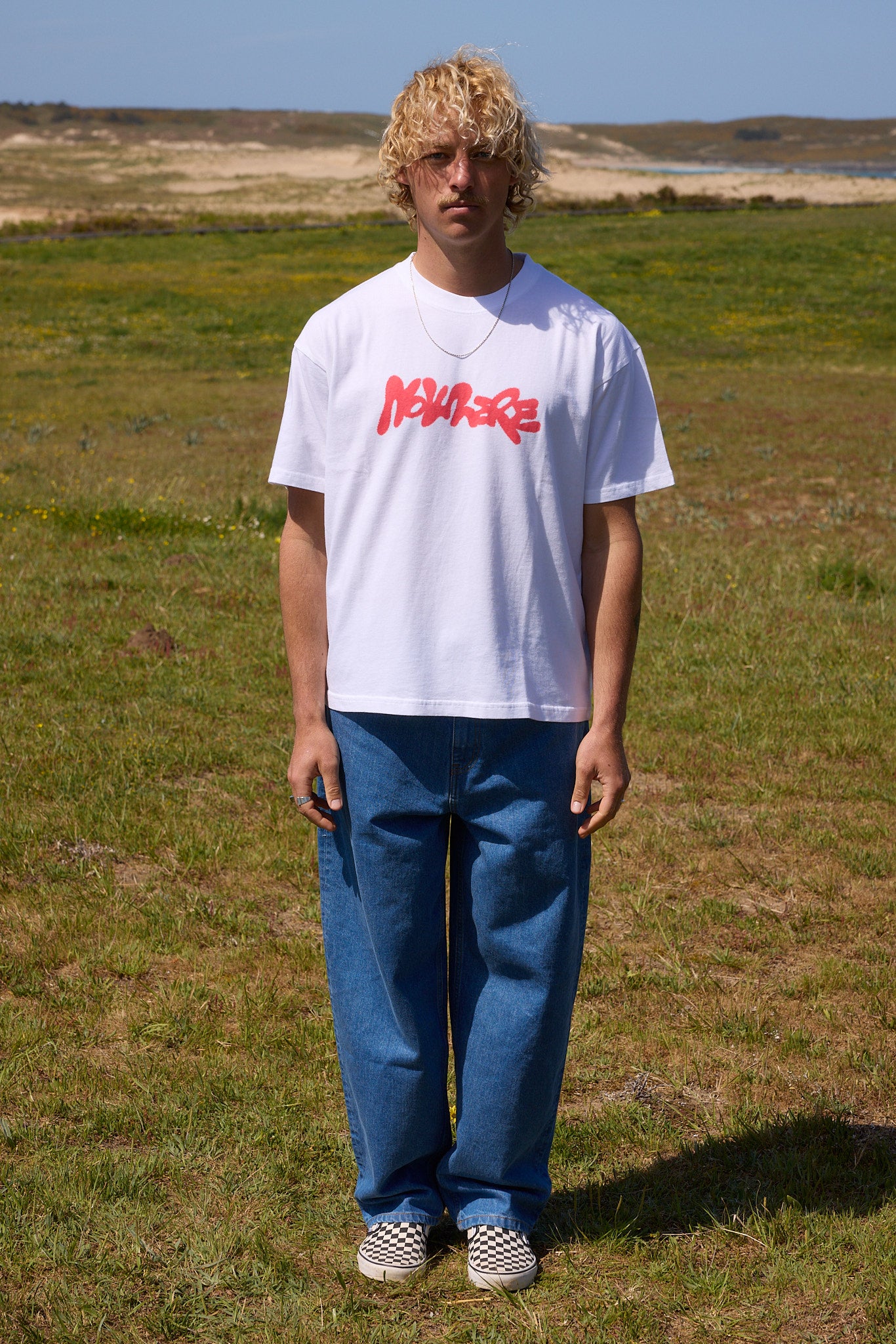 Camiseta nowhere spray
