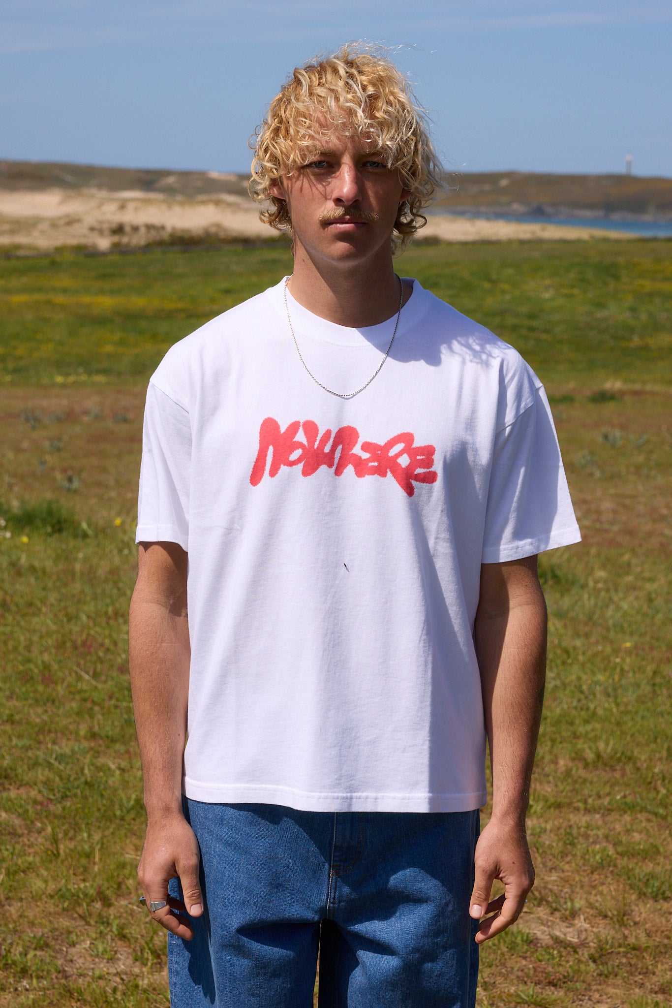 Camiseta nowhere spray