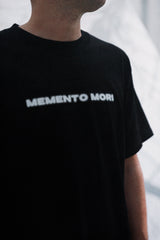 Camiseta NWHR x Bnomio "MEMENTO MORI" Negra